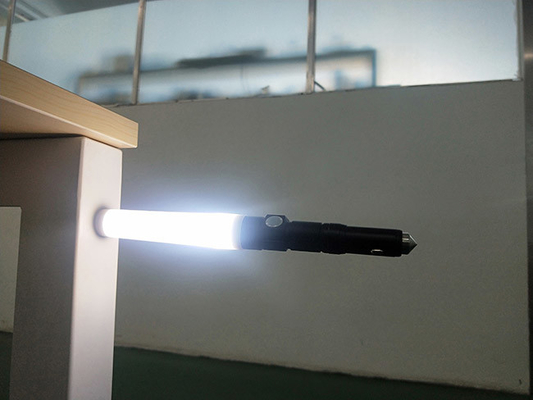 Lumen impermeable de Zoomable el alto llevó la gama de iluminación magnética de la base el 150m de la linterna